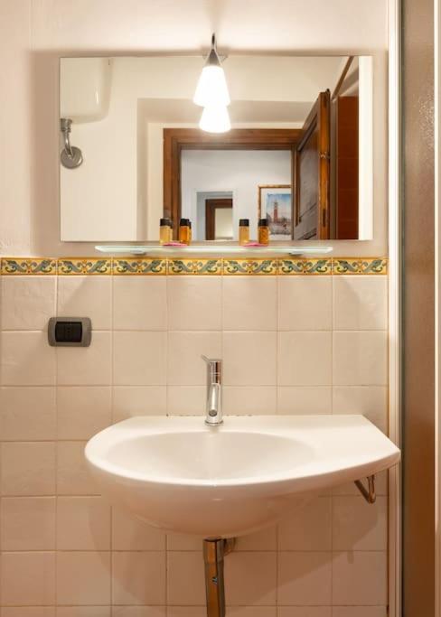 Keys Of Italy - Corsob 9 - Florentine Studio Close To Palazzo Vecchio ฟลอเรนซ์ ภายนอก รูปภาพ